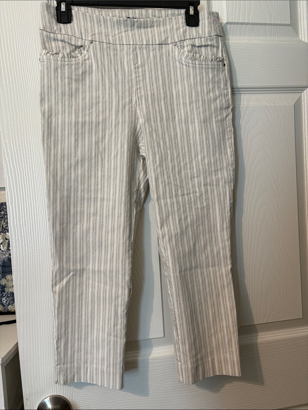 Women’s Striped Cropped Pants in Cream